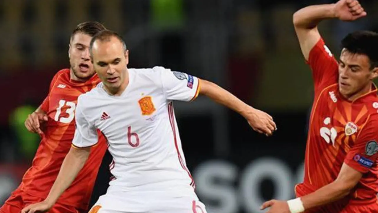 Iniesta, en un partido con la selección. EFE