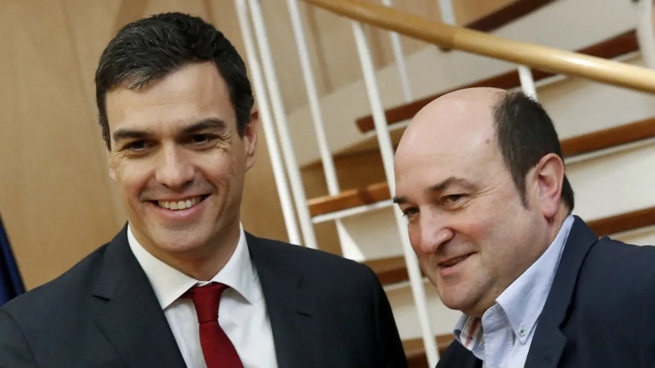 Pedro Sánchez  y Andoni Ortuzar. EFE