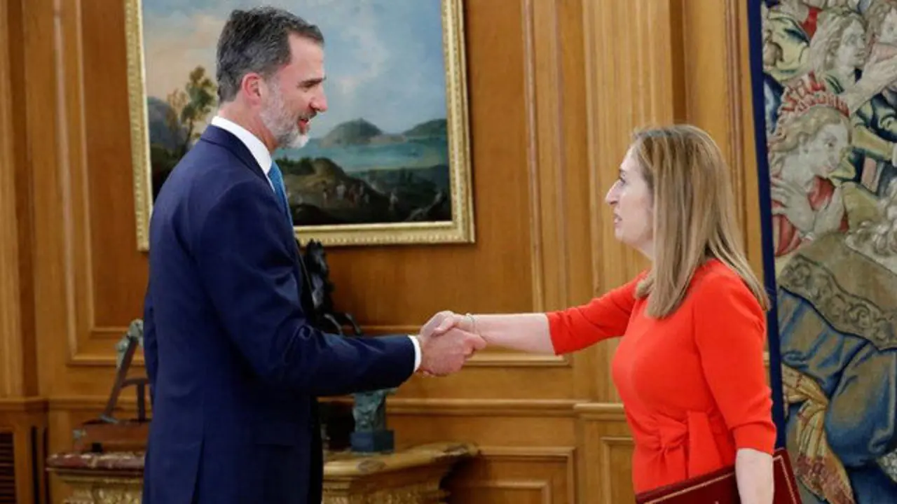 Felipe VI y Ana Pastor. FRANCISCO GÓMEZ (EFE)