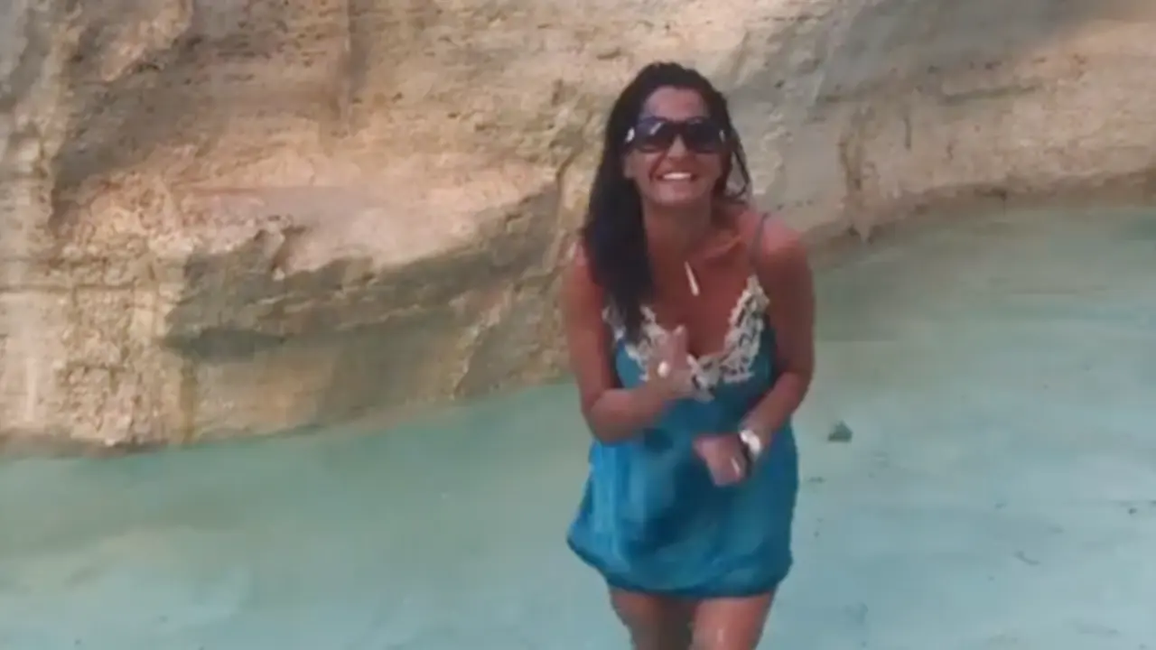 Aída Nízar en la Fontana de Trevi. INSTAGRAM