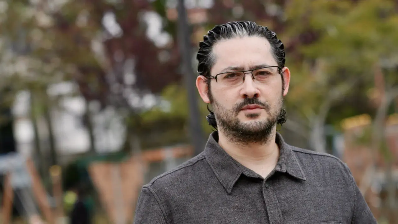 Andrés Vilán cun dos seus tambores. GONZALO GARCÍA - Portada