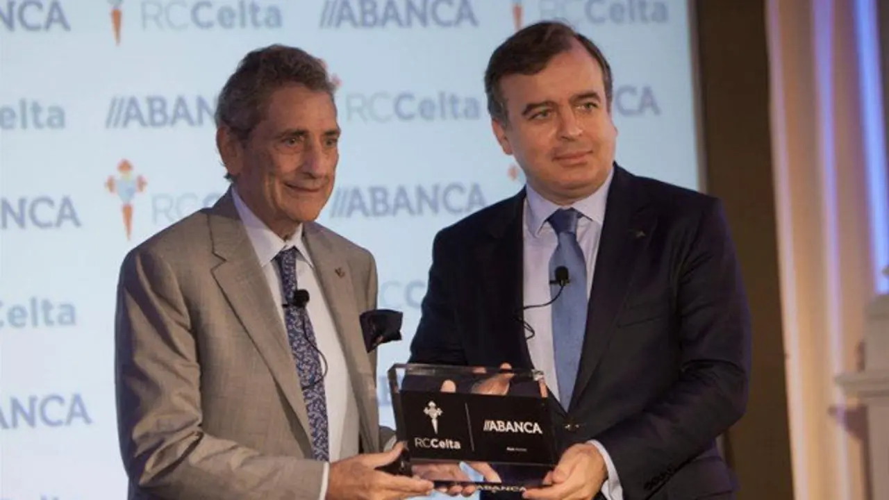 Carlos Mouriño (izquierda) y Francisco Botas, presentaron el acuerdo de patrocinio. SALVADOR SAS (EFE)