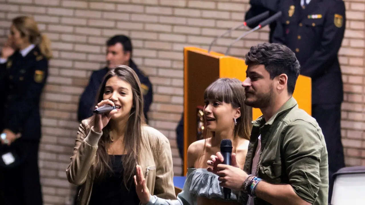 Ana Guerra, Aitaba y Cepeda en Ávila. RAÚL SANCHIDRIÁN (Efe)