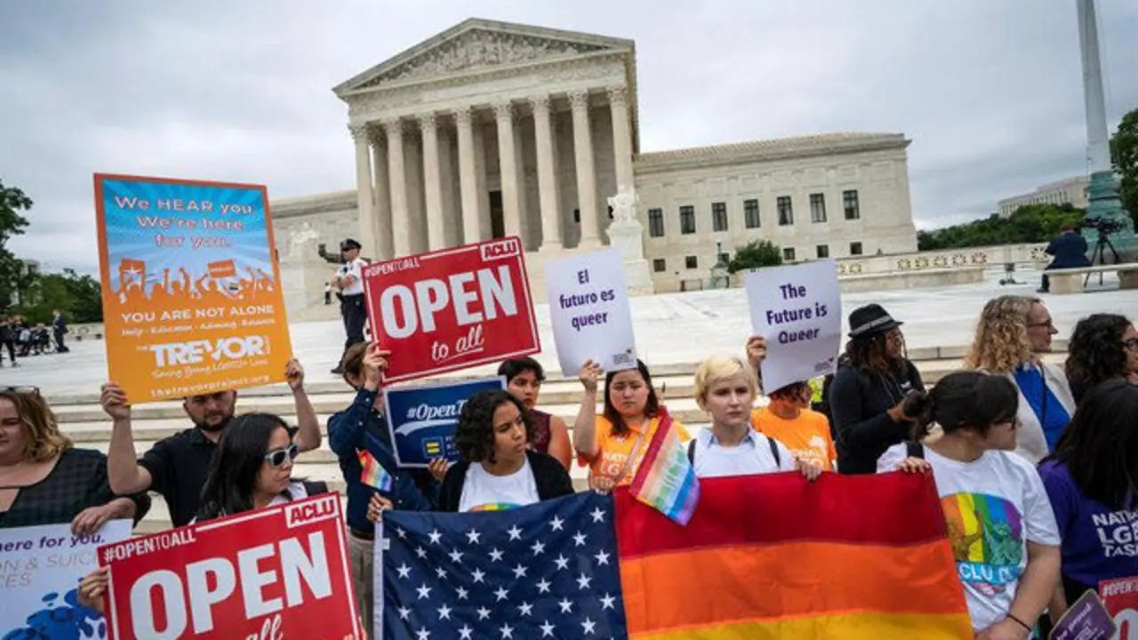 Protesta contra el fallo del Tribunal Supremo. JIM LO SCALZO (EFE)
