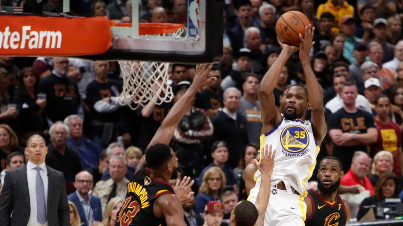 Kevin Durant se mostró intratable durante todo el partido. DAVID MAXWELL (EFE)