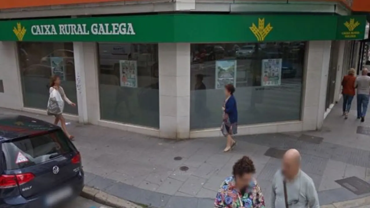 Sucursal de Caixa Rural que sufrió el atraco. AEP