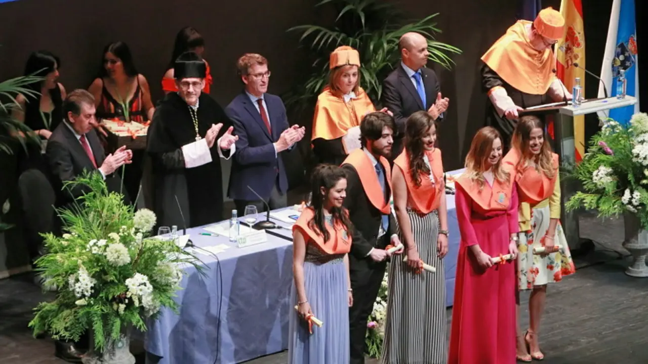 Feijóo en el acto de graduación. EP