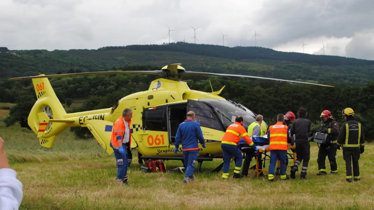 Momento en la víctima es evacuada en helicóptero. PORTO