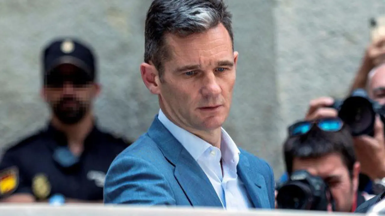 Urdangarín a su llegada a la Audiencia para recoger su orden de ingreso. CATI CLADERA