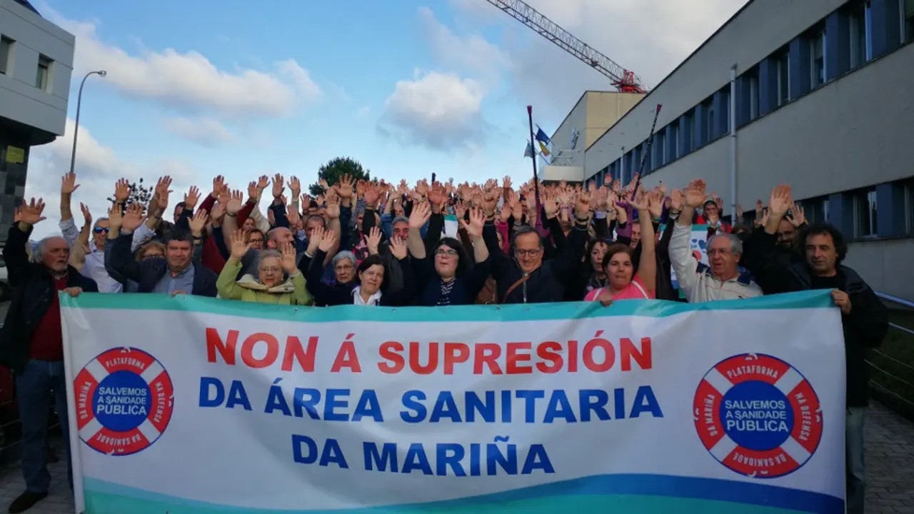 Concentración de SOS Sanidade Pública en Burela. TWITTER