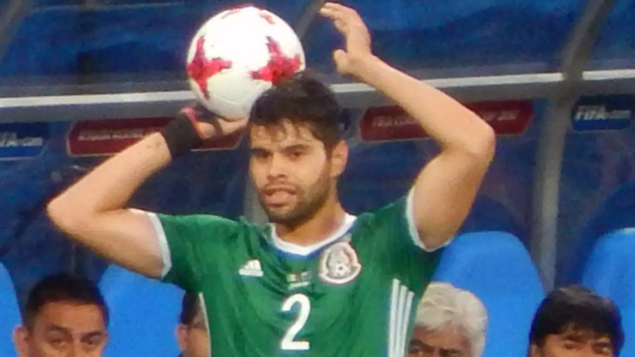 Néstor Araújo. WIKIPEDIA