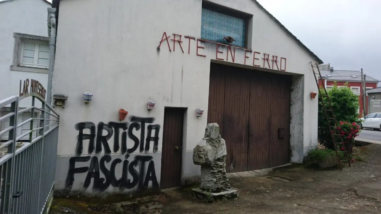 Exterior de la casa de Raimundo Ruibal, en Mondoñedo. AMA