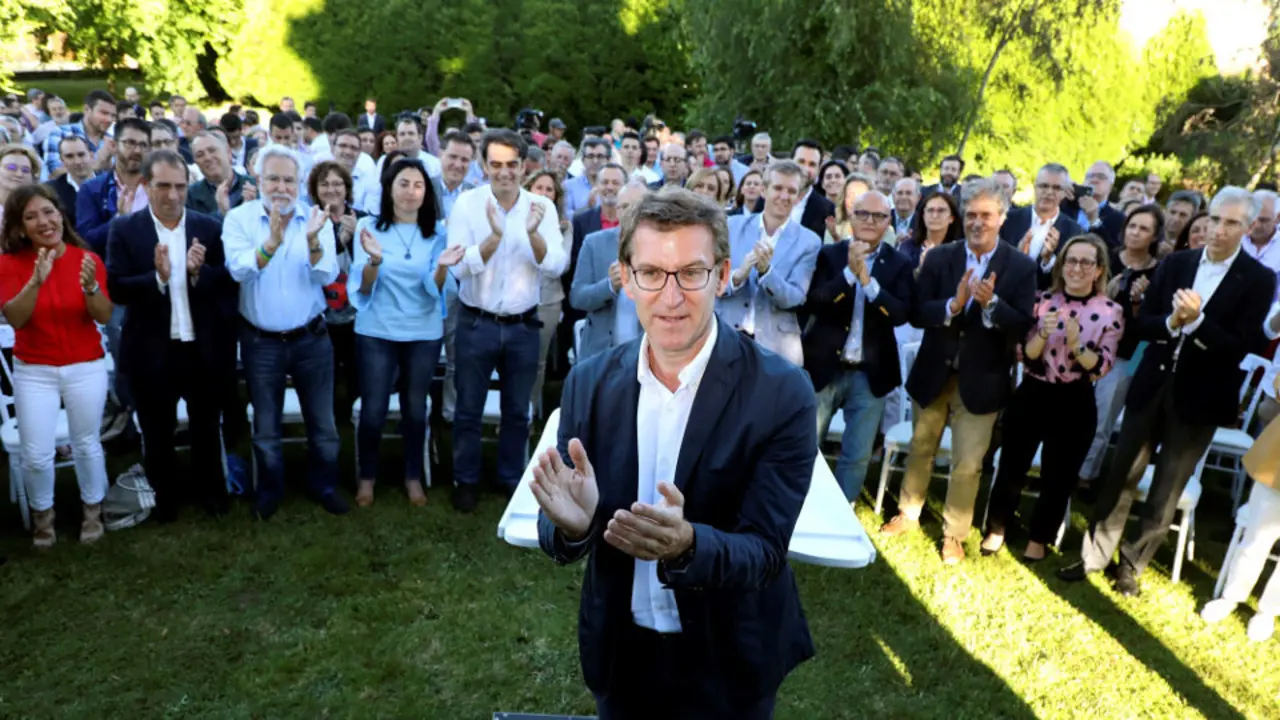 Alberto Núñez Feijóo, tras anunciar su continuidad en la Xunta de Galicia.XOÁN REY (EFE)