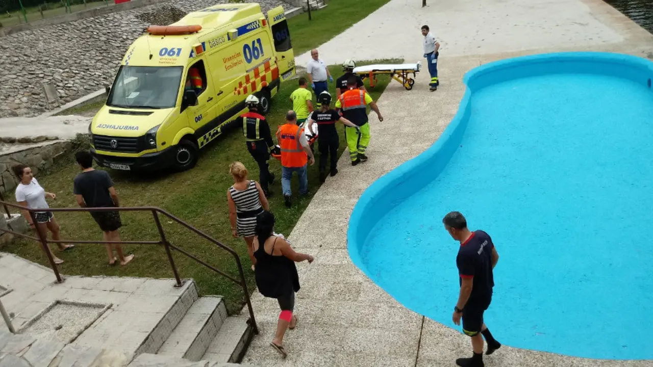 Evacúan al niño herido en Cerdedo-Cotobade. DP