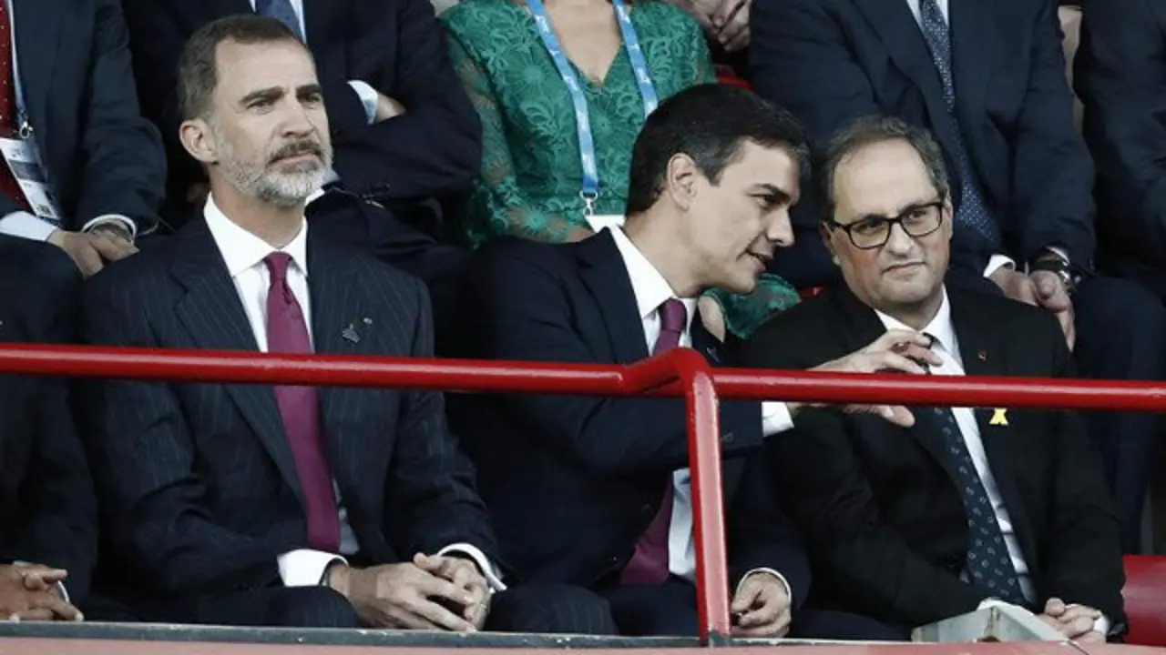 Felipe VI, Pedro Sánchez y Quim Torra. JESÚS DIGES (EFE)