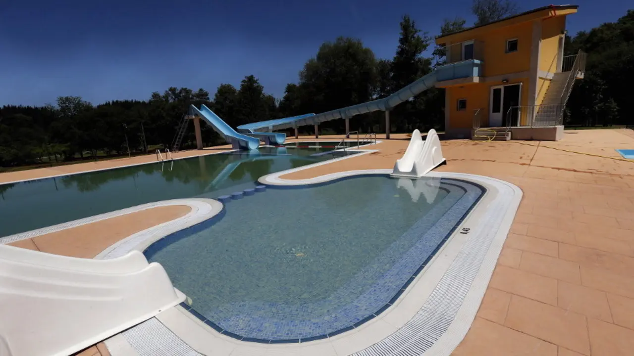 La piscina en la que se produjo el accidente. XESÚS PONTE
