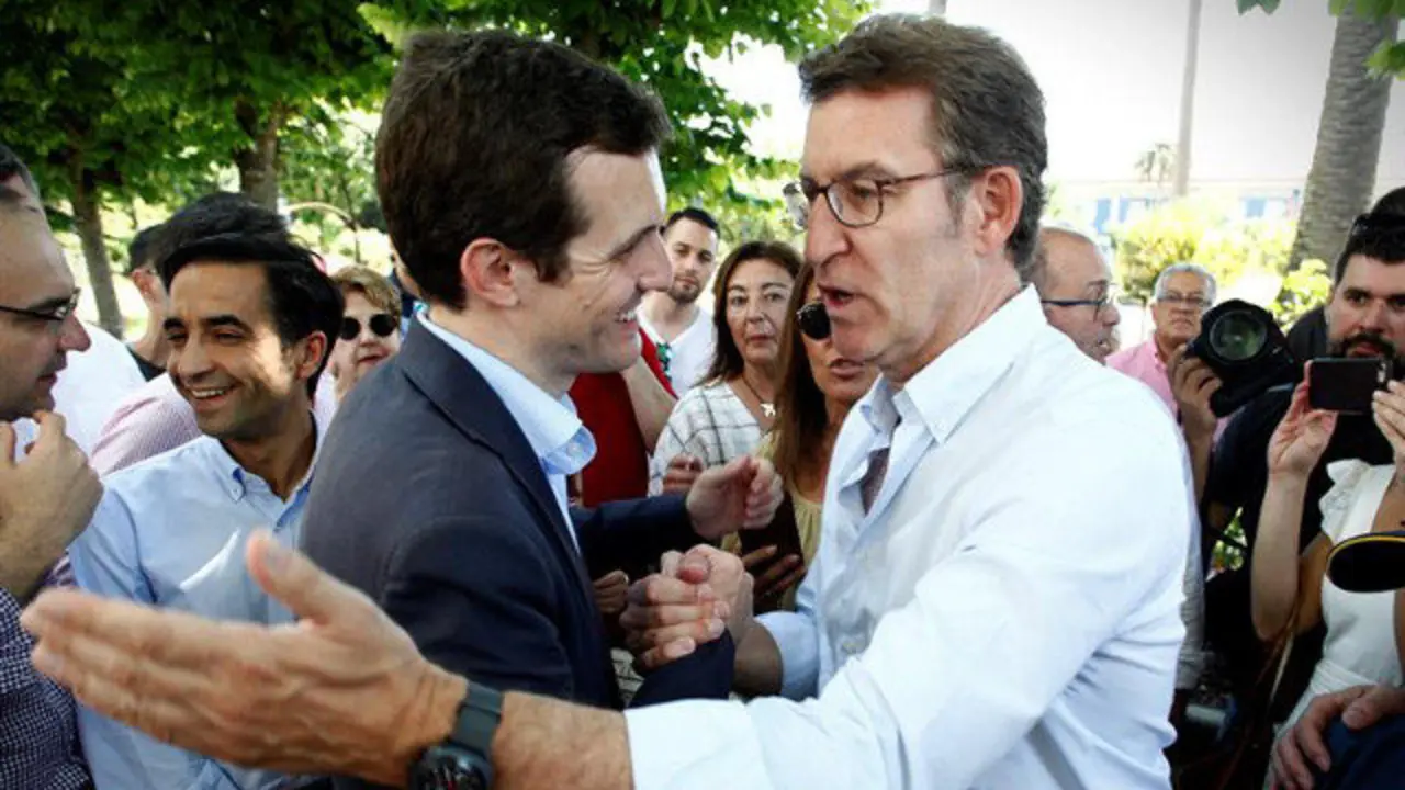 Pablo Casado junto a Feijóo. EFE