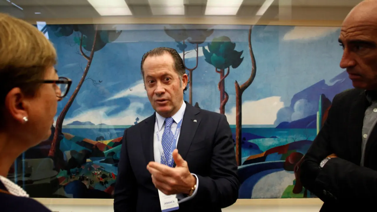 El presidente de Banesco y máximo accionista de Abanca, Juan Carlos Escotet, a su llegada a la Junta General de Accionistas. CABALAR (Efe)