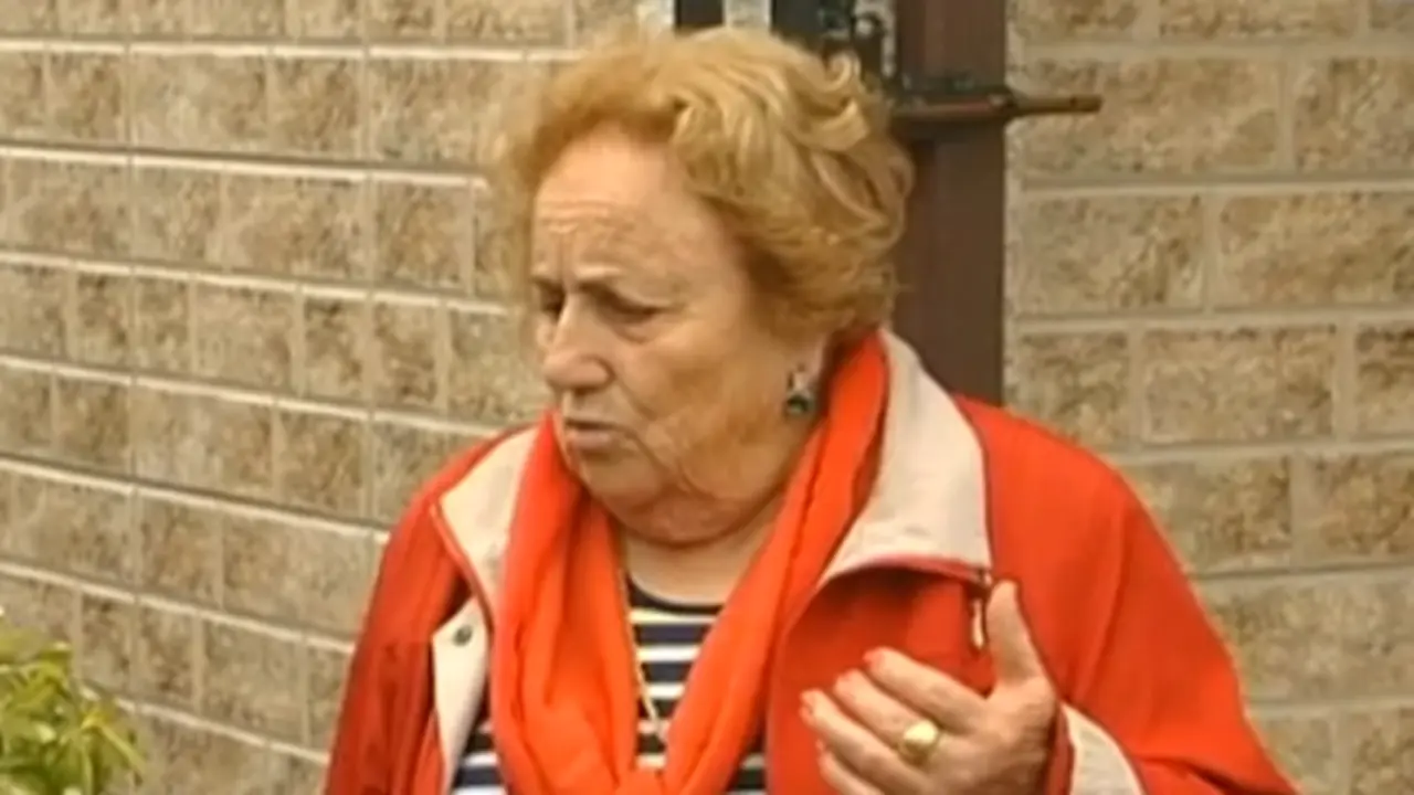 Carmen, en su vivienda de Vilanova de Arousa. TVG 