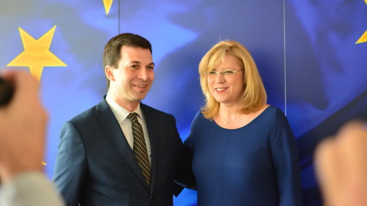 Caballero y Corina Cretu. EP