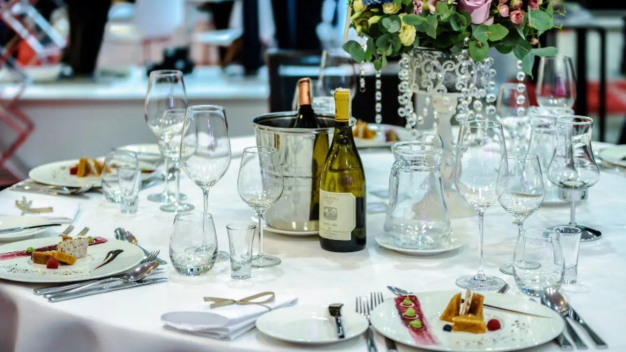 Los novios tuvieron que improvisar un nuevo banquete el mismo día de la boda. EP