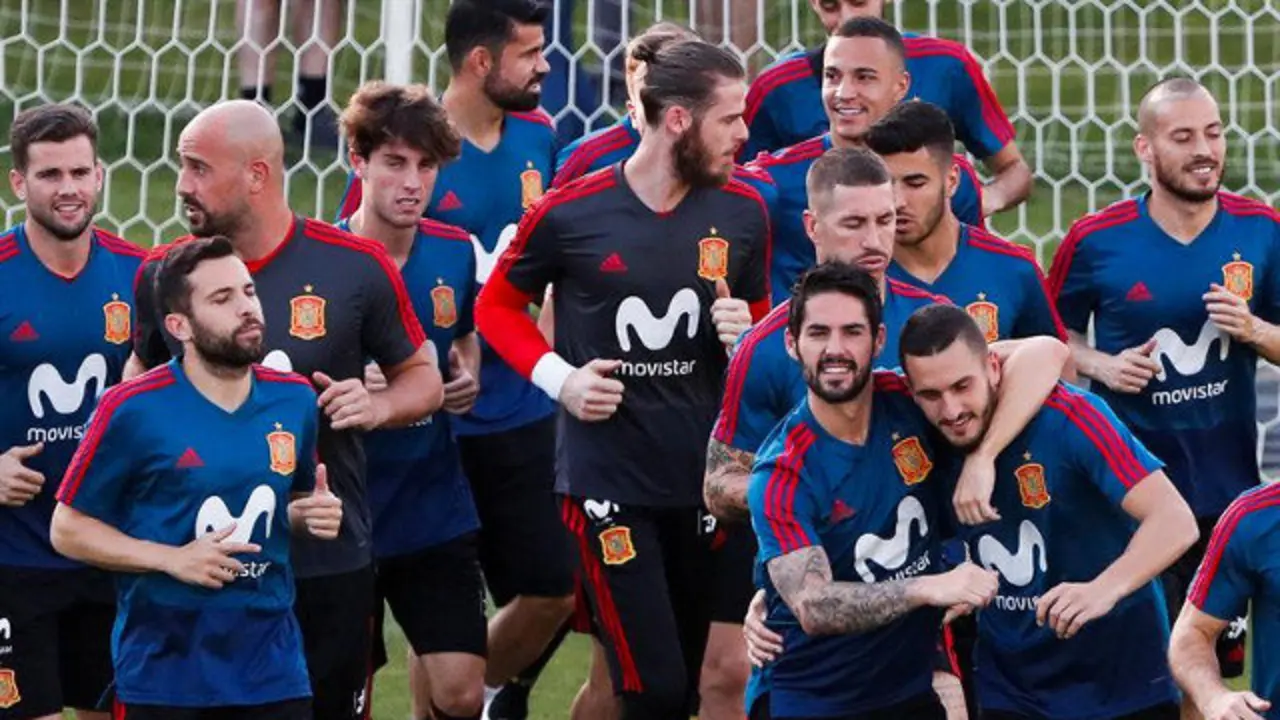 Entrenamiento de la selección. JAVIER ETXEZARRETA (EFE)