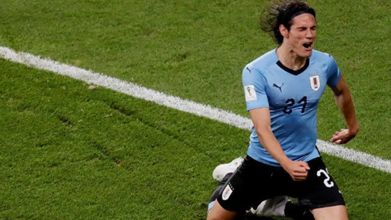 Cavani, durante el partido de Uruguay contra Portugal. RONALD WITTEK (EFE) 