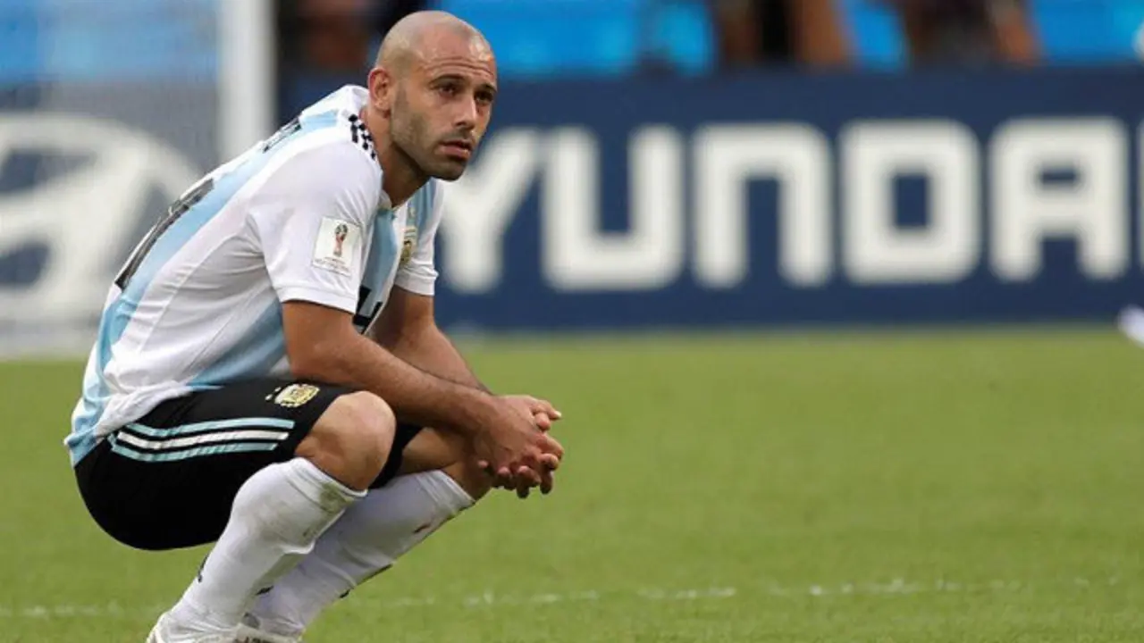 Mascherano, en el partido contra Francia. JULIO MUÑOZ (EFE)