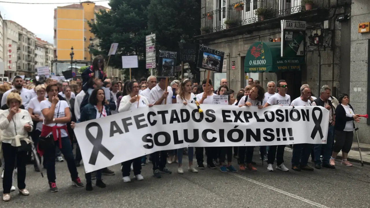 Un instante da manifestación das persoas afectadas pola explosión de Paramos. EN MAREA