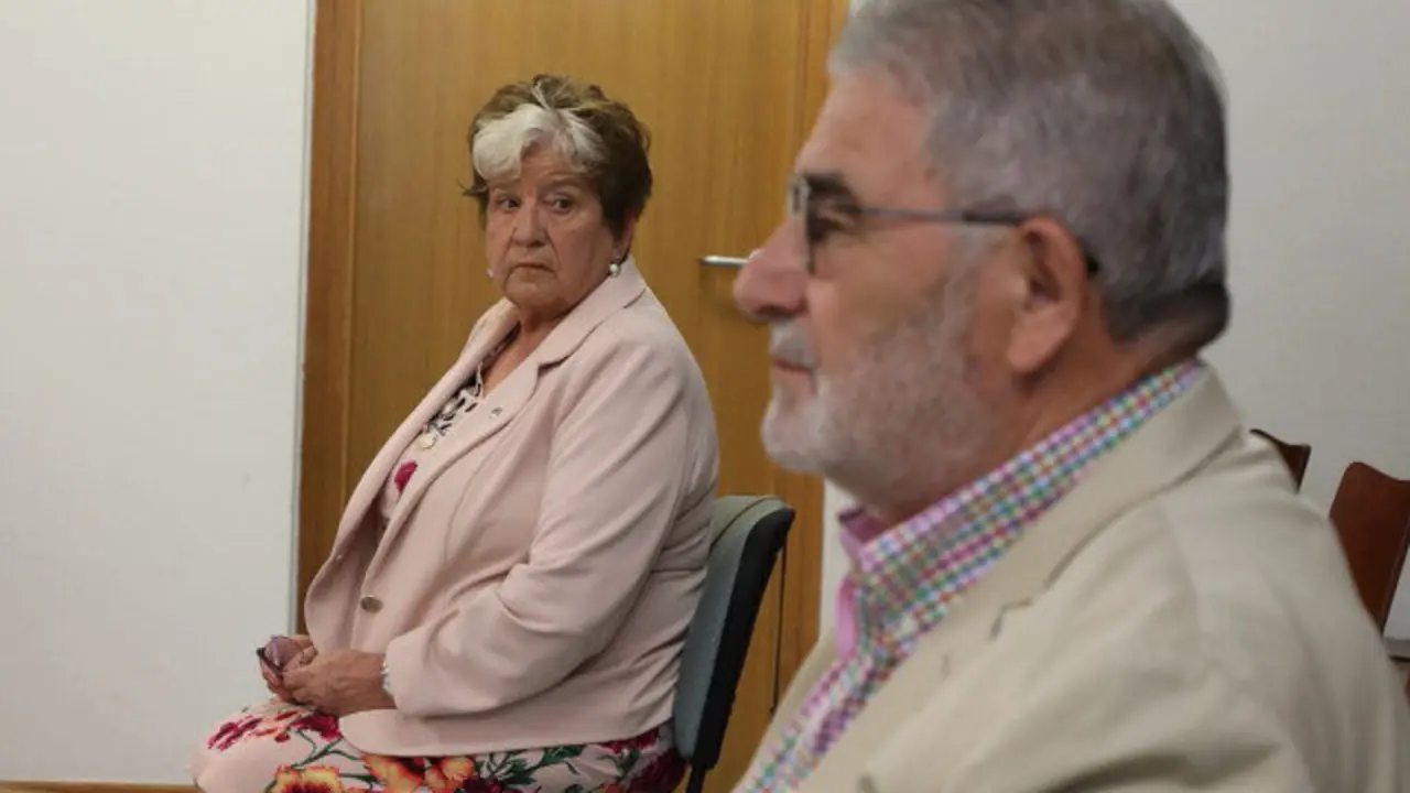 Avendaño y Oubiña, en los Juzgados de Vilagarcía. JOSE LUIZ OUBIÑA