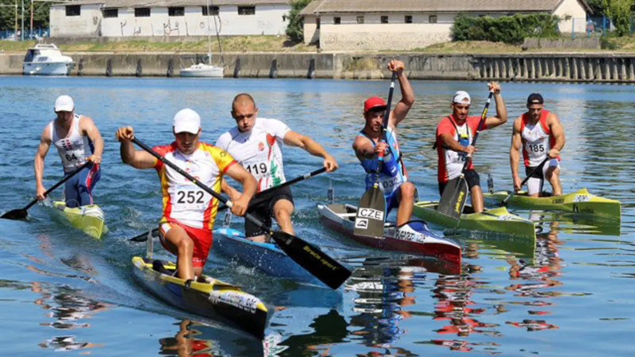 Tono Campos liderando el grupo. EFE