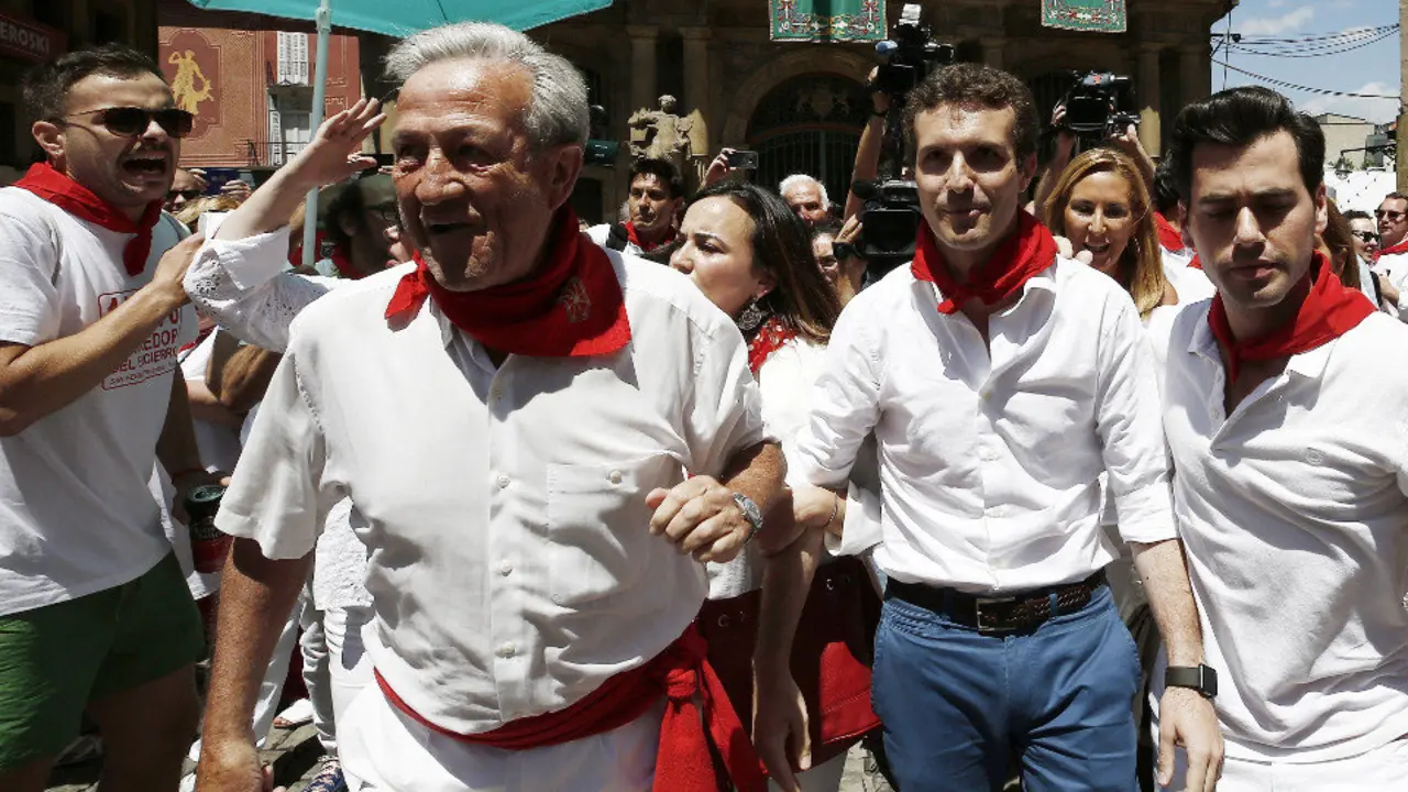 Pablo Casado visitando Pamplona. EFE