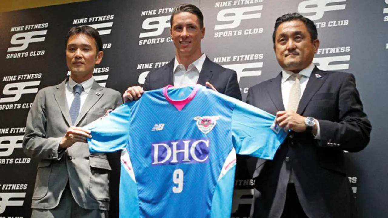 Torres, con la camiseta del Sagan Tosu. VÍCTOR LERENA