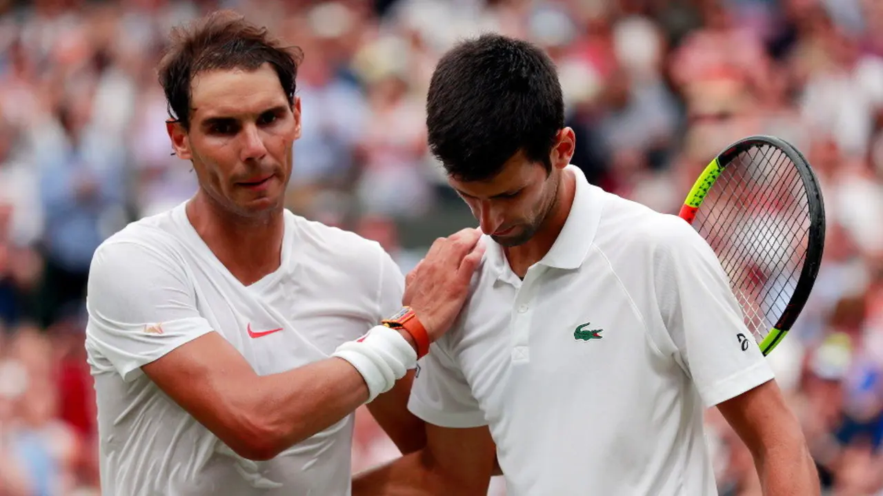 Nadal felicita a Novak Djokovic. ANDREW COULDRIDGE (EFE)