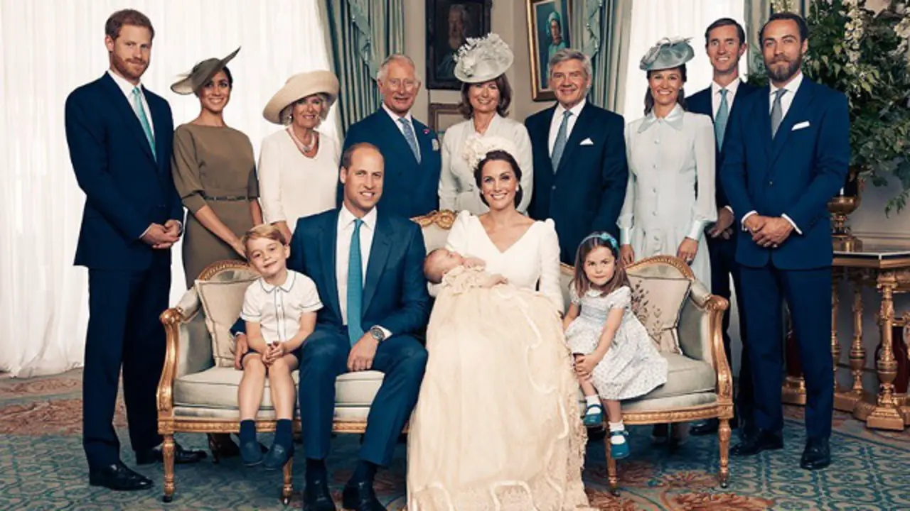 Una fotografías del bautizo del príncipe Luis que hizo públicas el palacio de Kensington. TWITTER (MATT HOLYOAK)