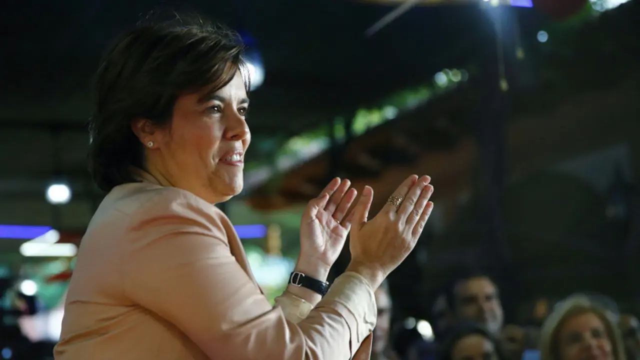 Soraya Saénz de Santamaría en la cena de clausura de su campaña. J.P.GANDUL (EFE)