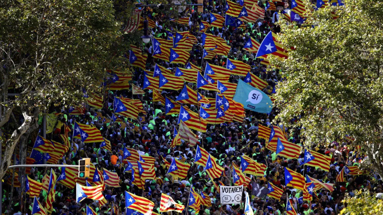 Manifestación a favor de la independencia con motivo de la Diada. ALBERTO ESTÉVEZ (EFE)