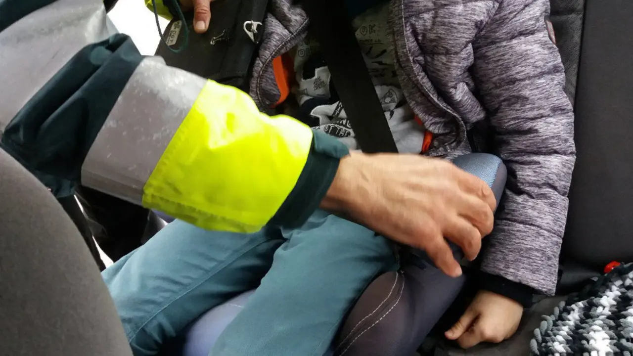 Las sillas deberán llevar un sensor que evite que los niños sean olvidados en el coche. DP