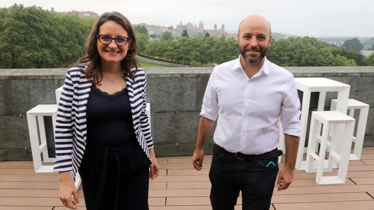 Mónica Oltra y Luís Villares, este martes durante el desayuno informativo. PEPE FERRÍN (AGN)