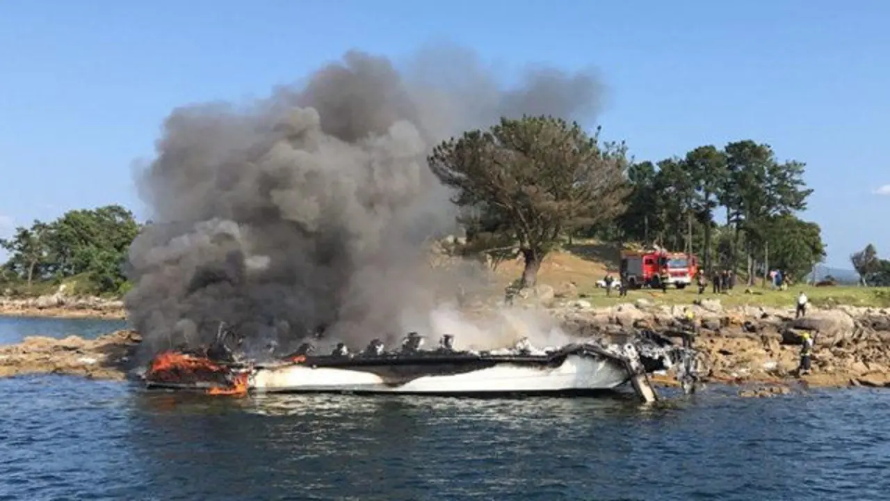 Los restos del catamarán. CONSELLERÍA DO MAR