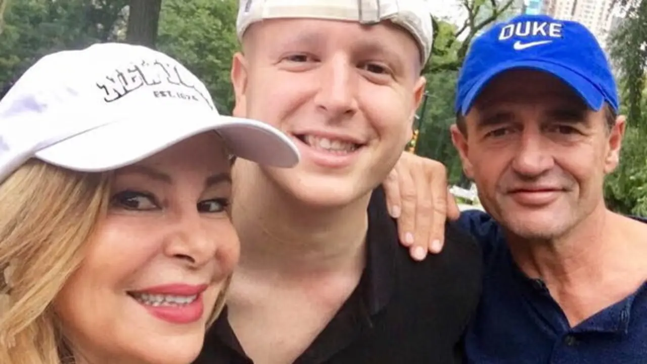 Álex Lecquio, junto a sus padres. INSTAGRAM