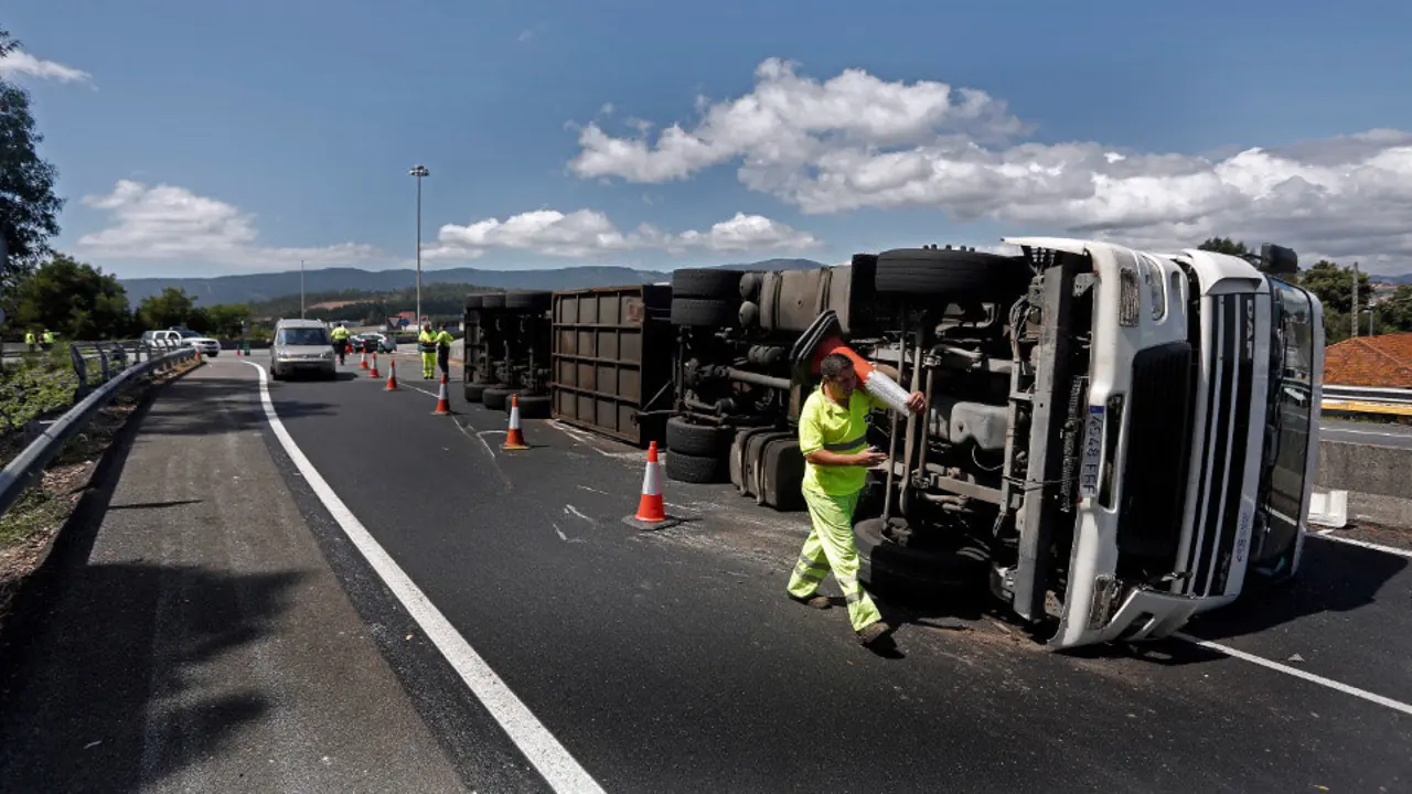 Estado en el quedó el camión tras el accidente. JAVIER CERVERA-MERCADILLO