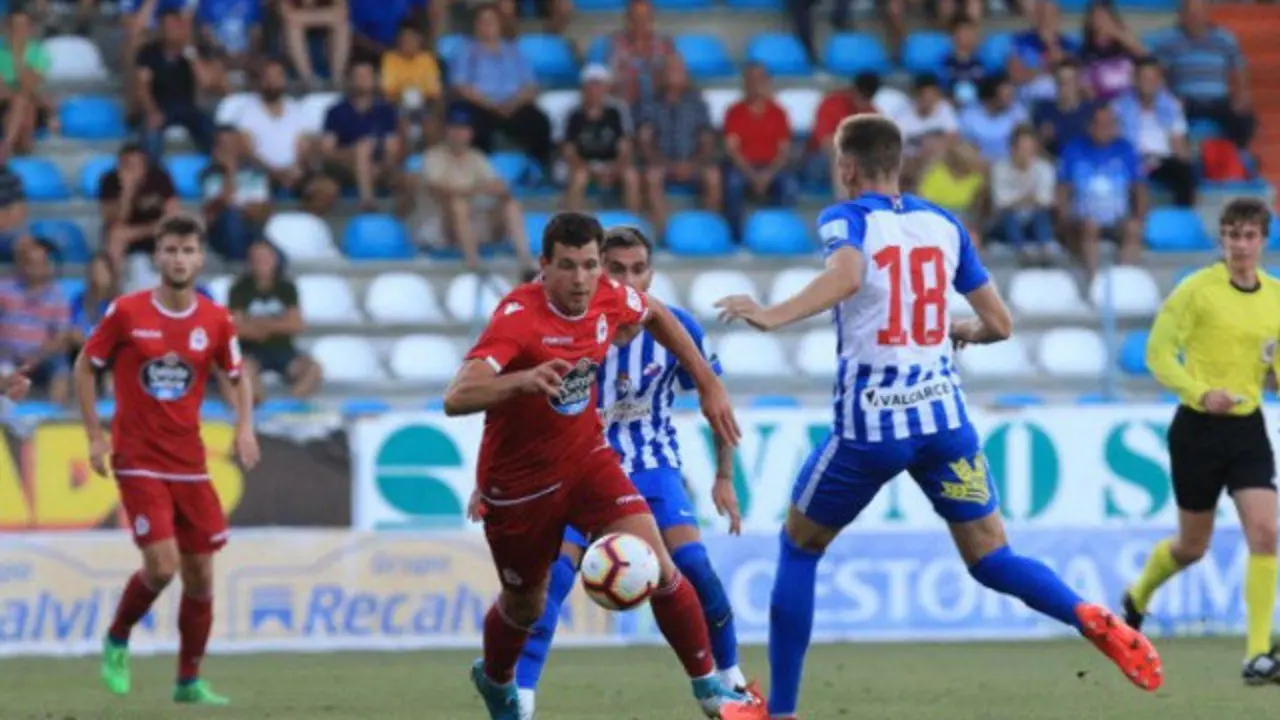 Un instante del partido entre el Deportivo y la Ponferradina. RC DEPORTIVO DE LA CORUÑA