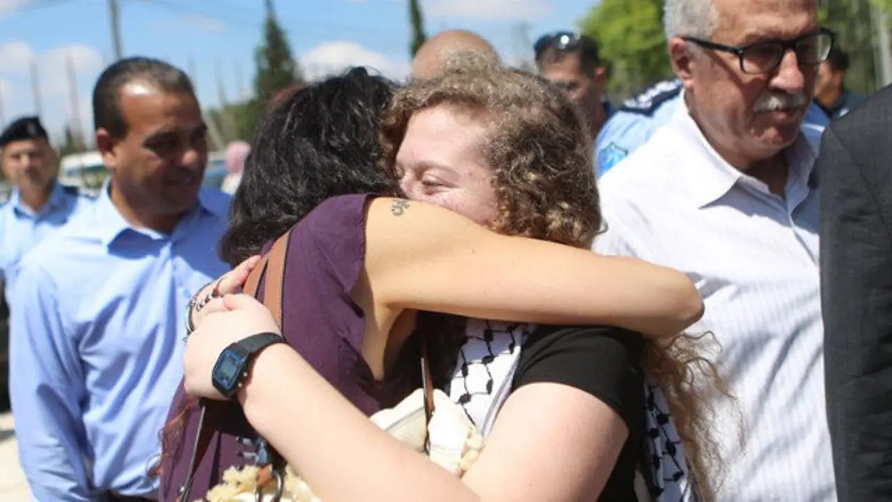  Ahed Tamimi fue recibida con mucho cariño a su salida de prisión. SHADI HATEM (EFE)