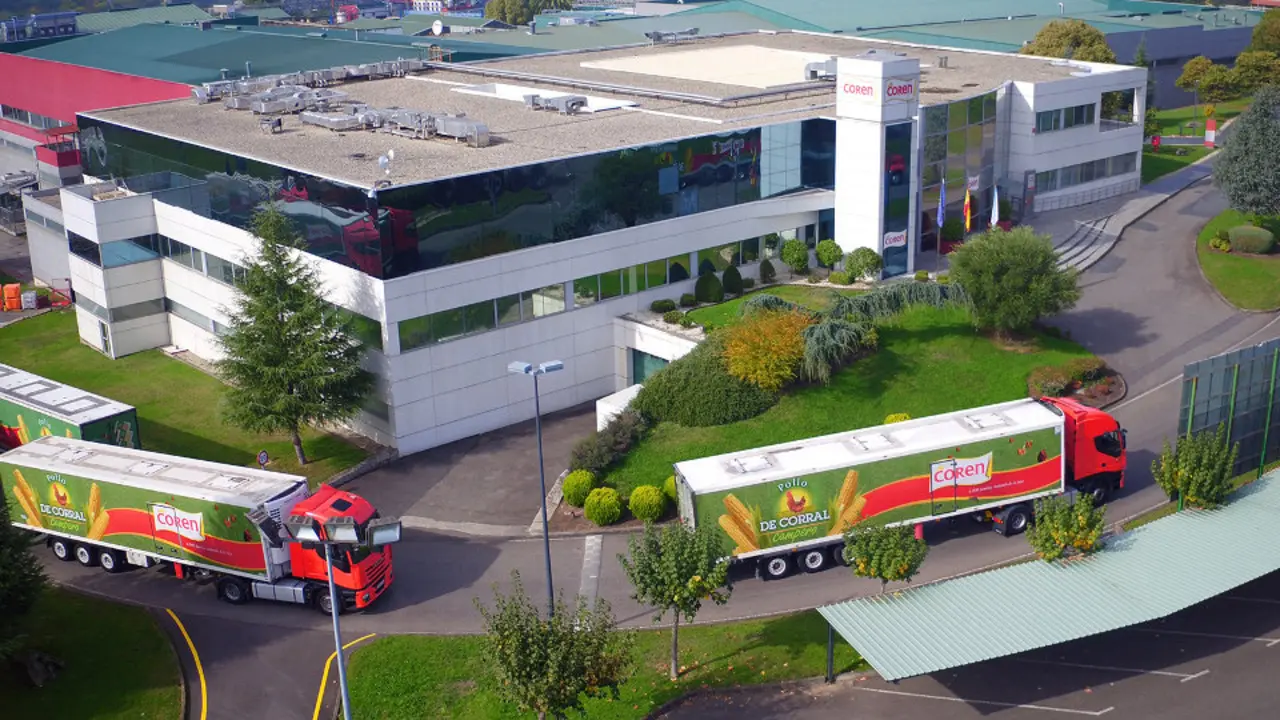 Centro de procesado avícola de Coren en la parroquia ourensana de Santa Crus de Arrabaldo. ARCHIVO