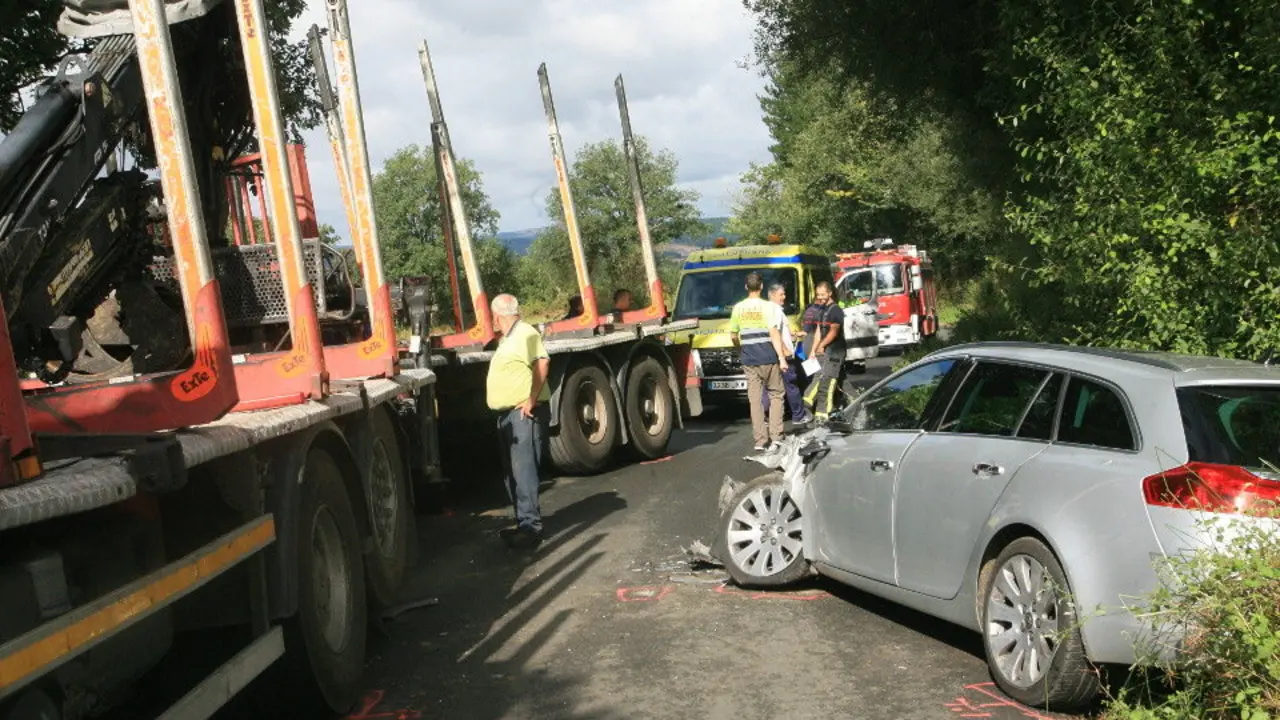 Estado en el que quedaron los vehículos implicados en el accidente.TOÑO PARGA