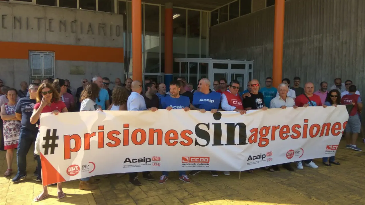 Protestas ante la prisión de A Lama este jueves. DP