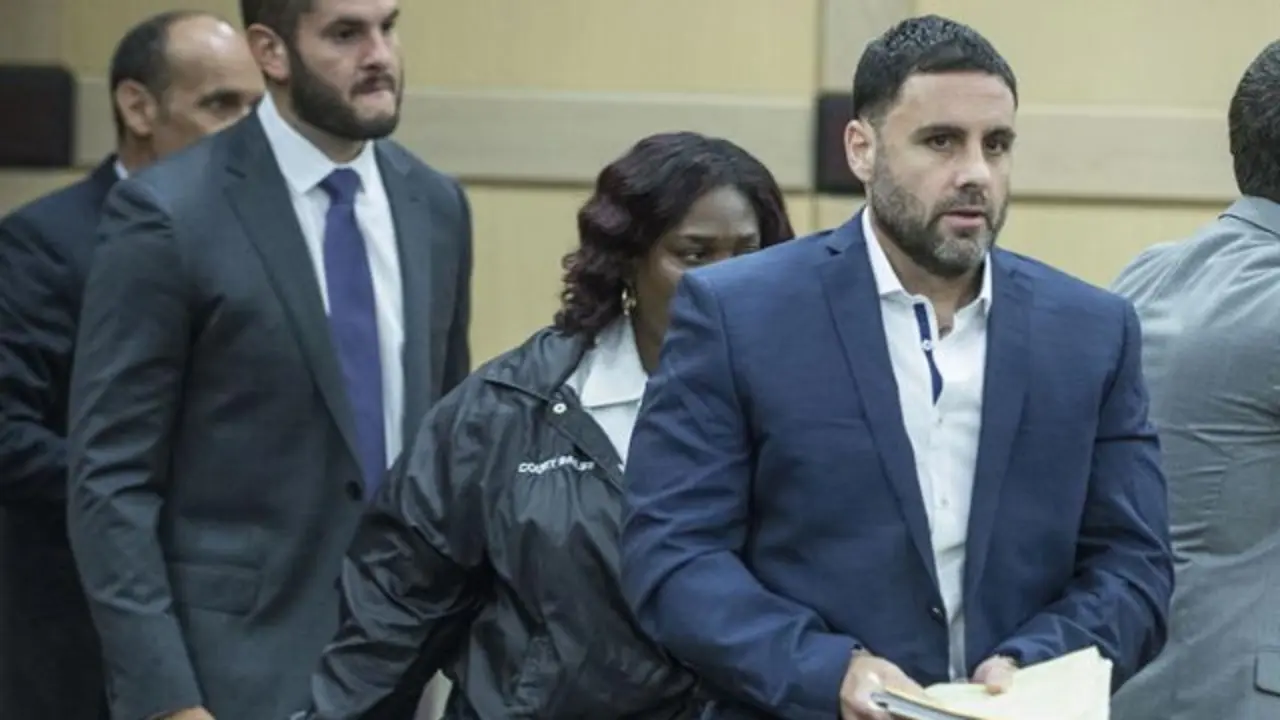 El español Pablo Ibar (d) a su llegada a una audiencia en el tribunal de Florida en 2017. EFE