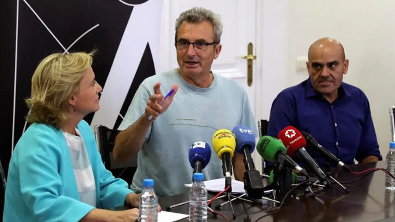 El presidente de la Academia de Cine, Mariano Barroso (c), durante la rueda de prensa en la que dio a conocer las películas preseleccionadas. EFE