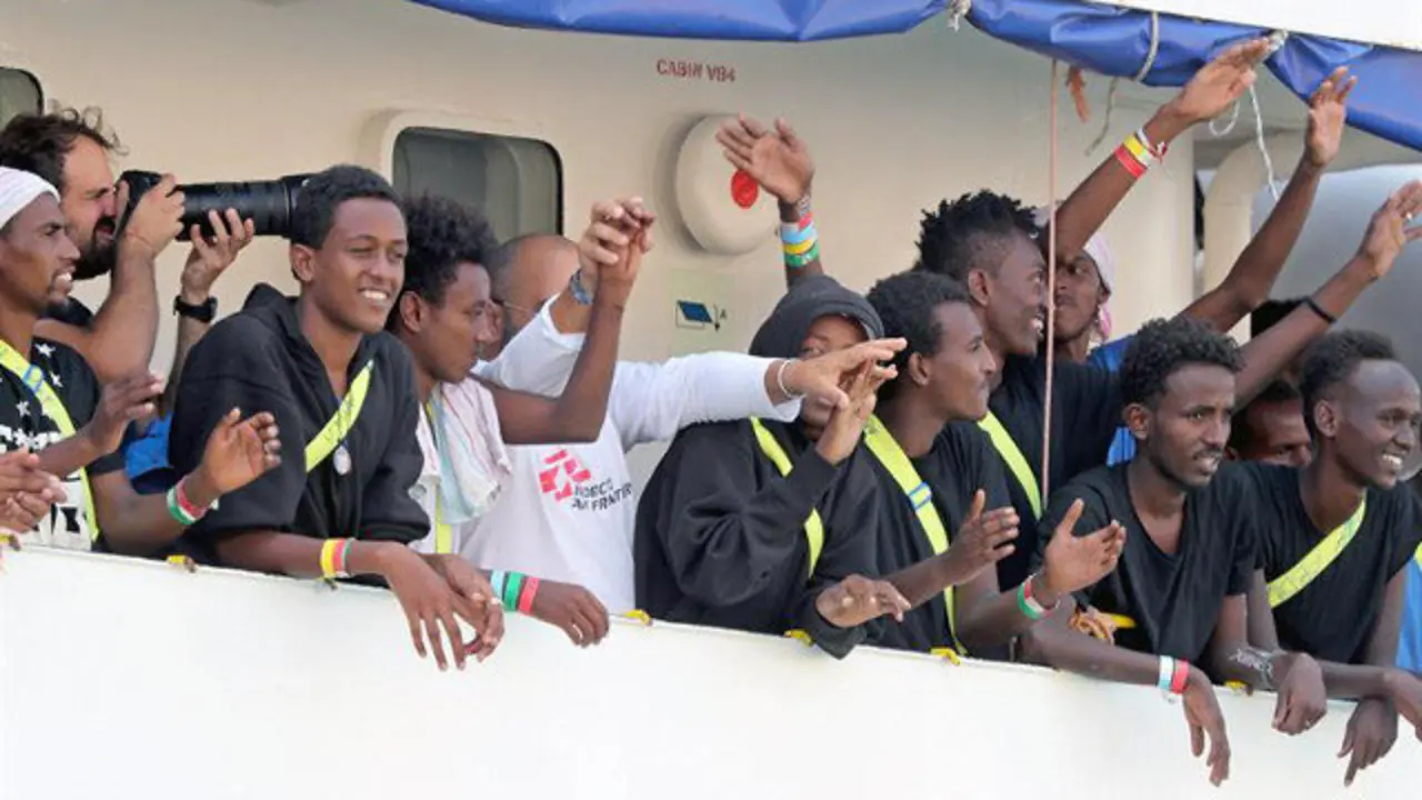 El Aquarius atraca en Malta. DOMENIC AQUILINA